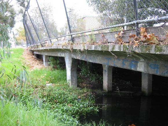 h02080 st kilda street bridge elwood structure east side 02 mz may2005