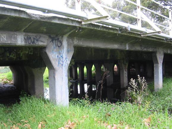 h02080 st kilda street bridge elwood structure west side 03 mz may2005