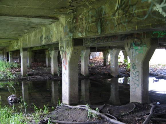 h02080 st kilda street bridge elwood structure under footpath 01 mz may2005