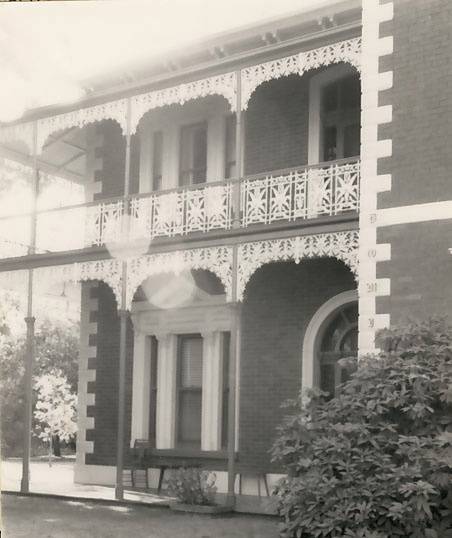 B4583 Dominica 