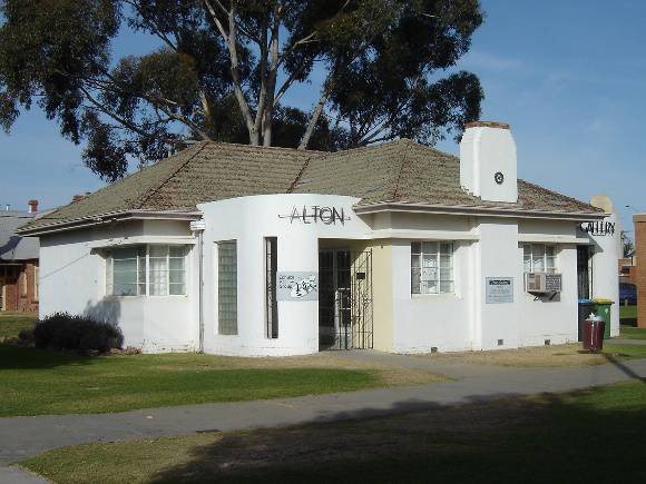 h00073 echuca baby health centre may05 front6
