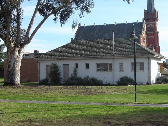 h00073 echuca baby health centre may05 rear