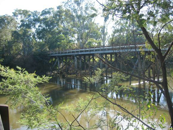 h00092 ol goulburn riv bridge seymour july 05