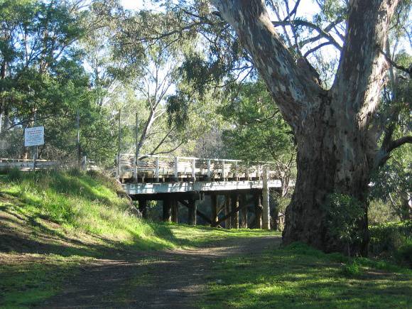 h00092 ol goulburn riv bridge seymour july 05 setting
