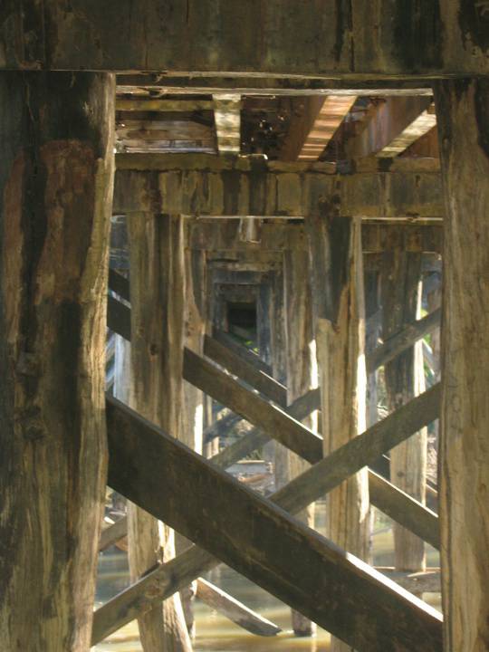 h00092 ol goulburn riv bridge seymour july 05 trestles