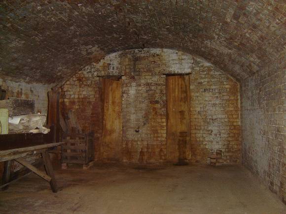 h02087 kahlands winery bendigo cellar 02 aug2005 mz