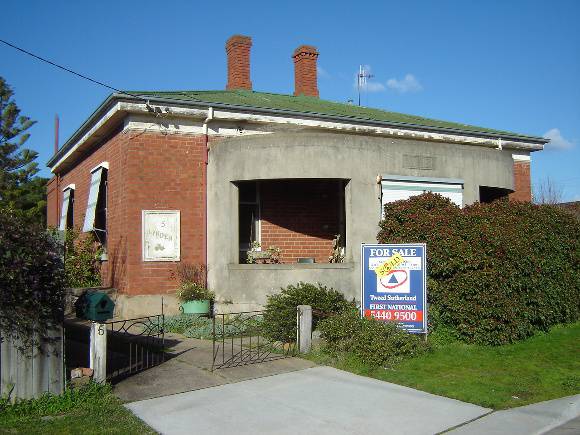 h02087 kahlands winery bendigo house exterior aug2005 mz