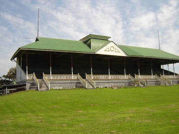 H2093 Camperdown racecourse grandstand front4 oct05
