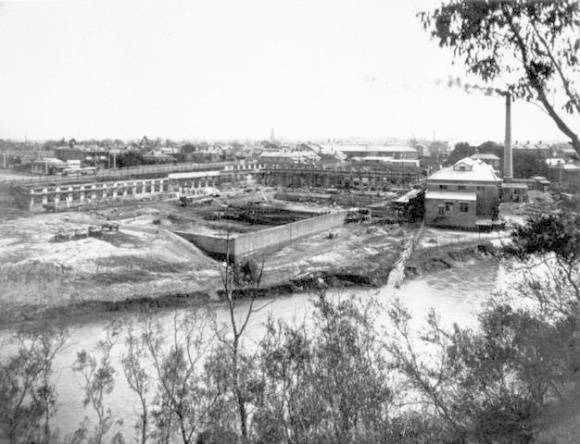 1918 - Yarra Falls construction.jpg