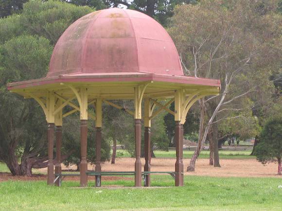 H2095 Eastern Park 29 10.2005 Former Ladies Kiosk