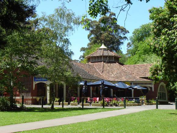 H2098 Hepburn Mineral springs reserve _Pavillion_Nov.05