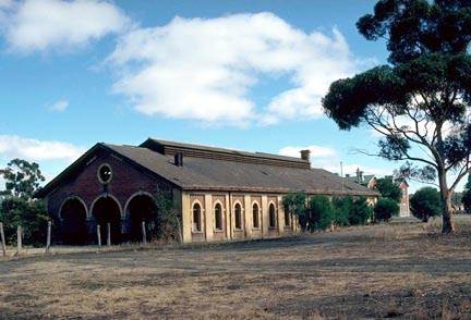 H1060 engine shed echuca 