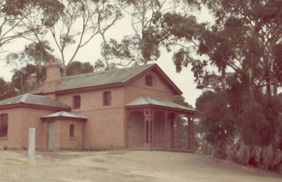 B0780 Frmr Steiglitz Court House
