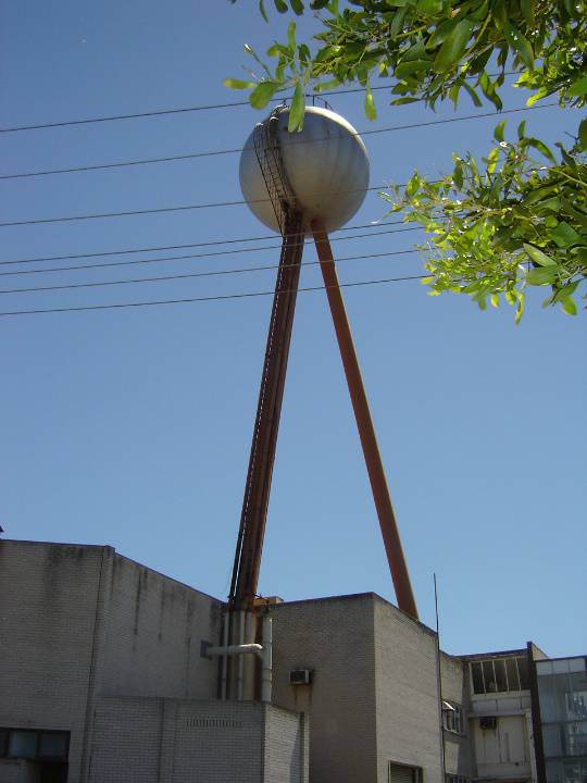 H2101 fletcher jones warrnambool 18nov05 ac water tower
