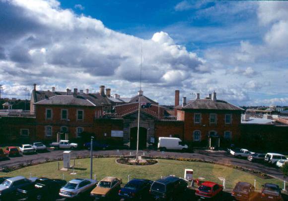 H1550 1 HM Prison Bendigo Front Wall Aug 2004 