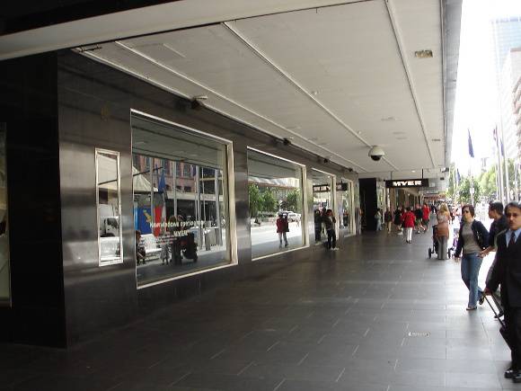 H2100 myers melbourne  bourke street windows 21 02 06 JB