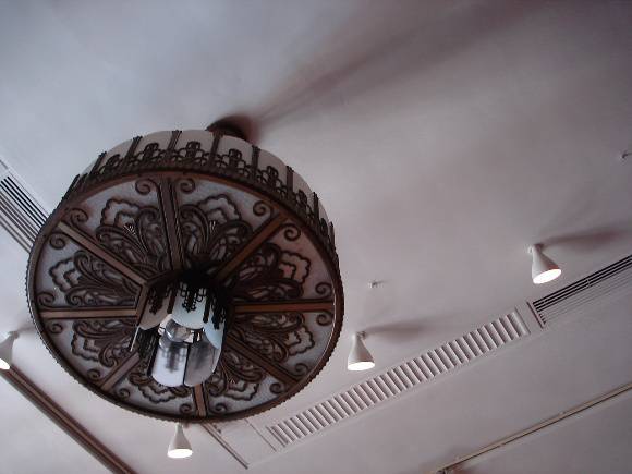 H2100 Myers Melbourne mural hall chandelier feb2006 jb 029