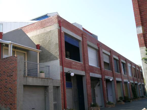 Rear of 120 Queens Parade.JPG