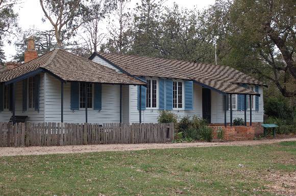 B0196 La Trobe's Cottage