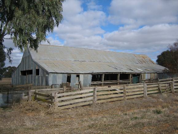 2063 Colbinabbin Homestead Woolshed External June 2006 mz 