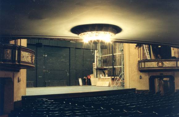 B4325 Comedy Theatre