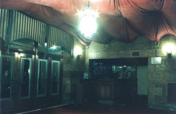 B4325 Comedy Theatre 
