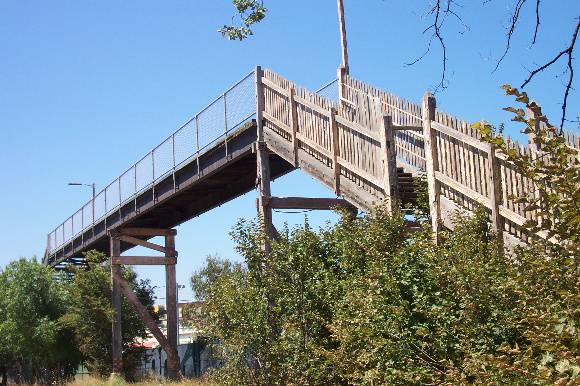 The former footbridge in Edinburgh Gardens.  Note:  This footbridge has been relocated to Moorooduc