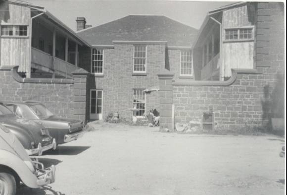 B1112 Rock House Kyneton