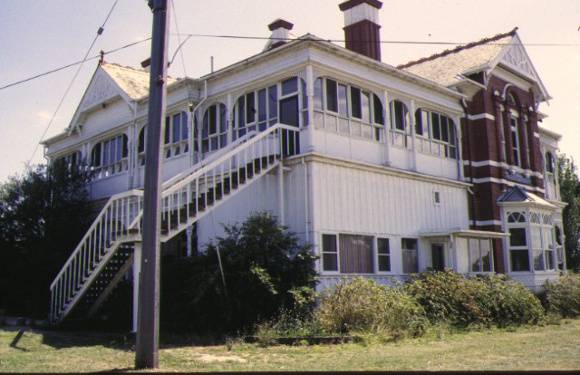 J V Smith Homestead Bundoora Side View January 1995