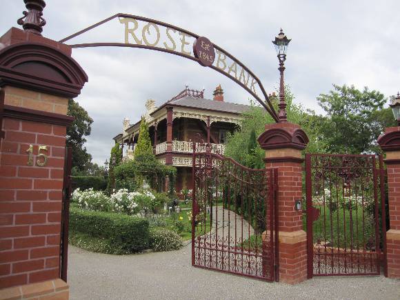 Rosebank Avenue Main School Building.JPG