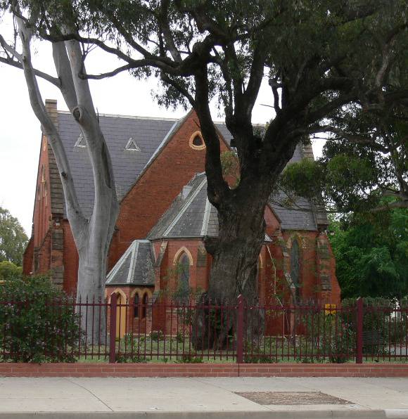 B2395 Echuca Christ Church exterior east