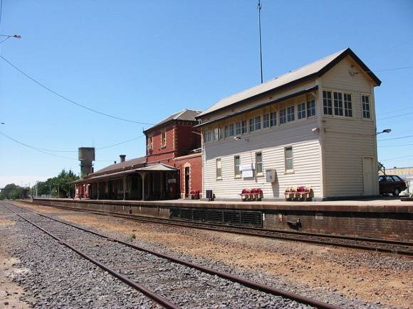 Wangaratta RWS Signal Box& Station Building February 2002
