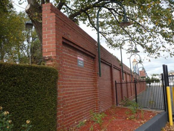 McPherson Street Wall looking south