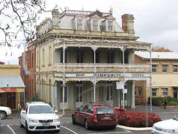 Imperial Hotel Castlemaine 25 May 2011.jpg