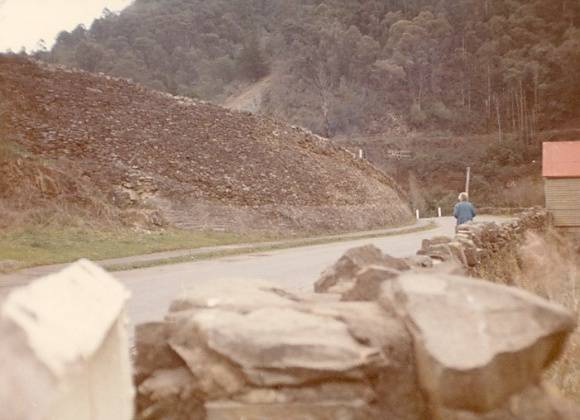 B3552 Stone Retaining Walls 