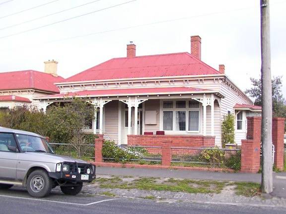 2 East Street South