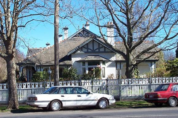 8 Pleasant Street South