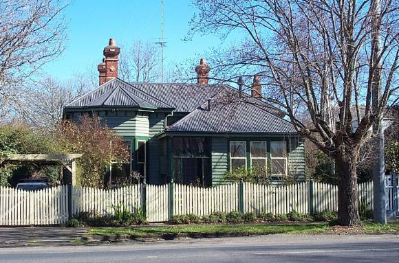10 Pleasant Street South