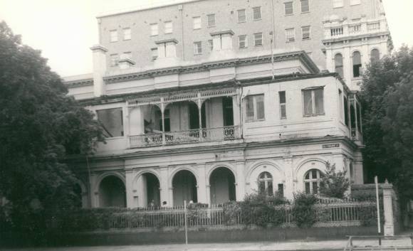 B1511 Verona East Melbourne Front