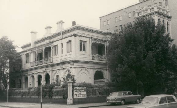 B1511 Verona East Melbourne Side View