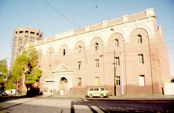 1 former carlton brewery malthouse swanston street facade sw may1999