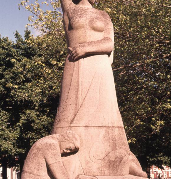 B7198 Pinkerton Statue 