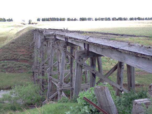 B3033 Bolinda Railway Viaduct 2011