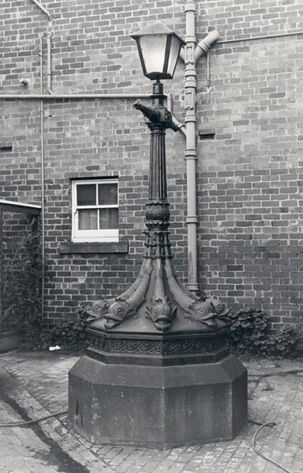B1651 Lamp & Stand 62 Wellington Parade East Melbourne