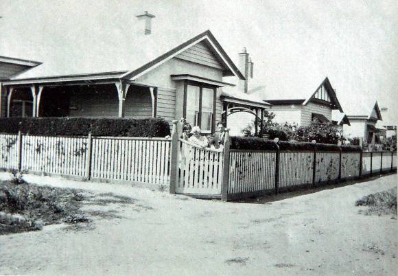 Yowong 277 Myers St E Geelong c1925 - HOLMES collection.jpg