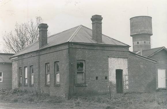 B2755 Waterproof Garment Factory Nagambie