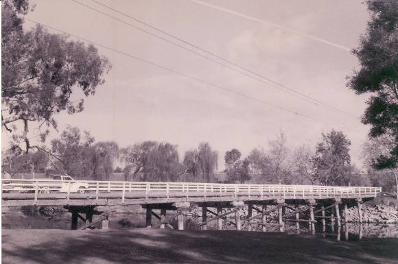 B6924 Wodonga Creek Stockbridge 