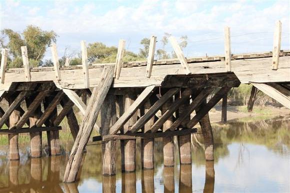 B7067 Jeparit bridge piers