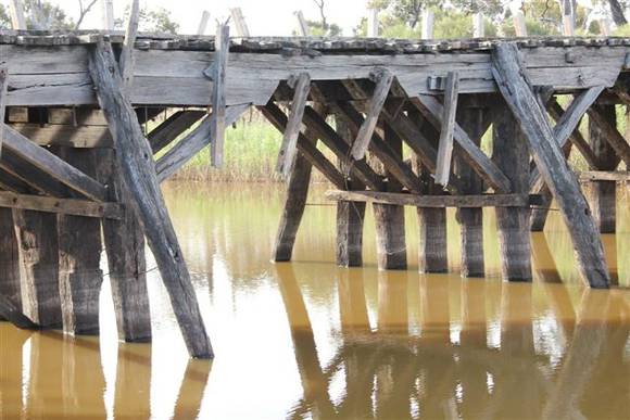 B7067 Jeparit bridge piers