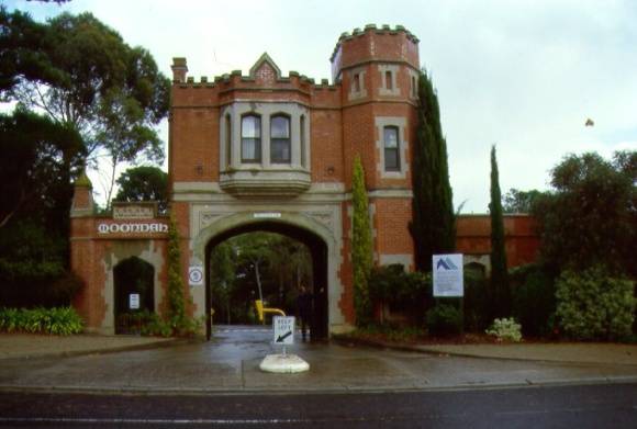 B1194 Gatehouse